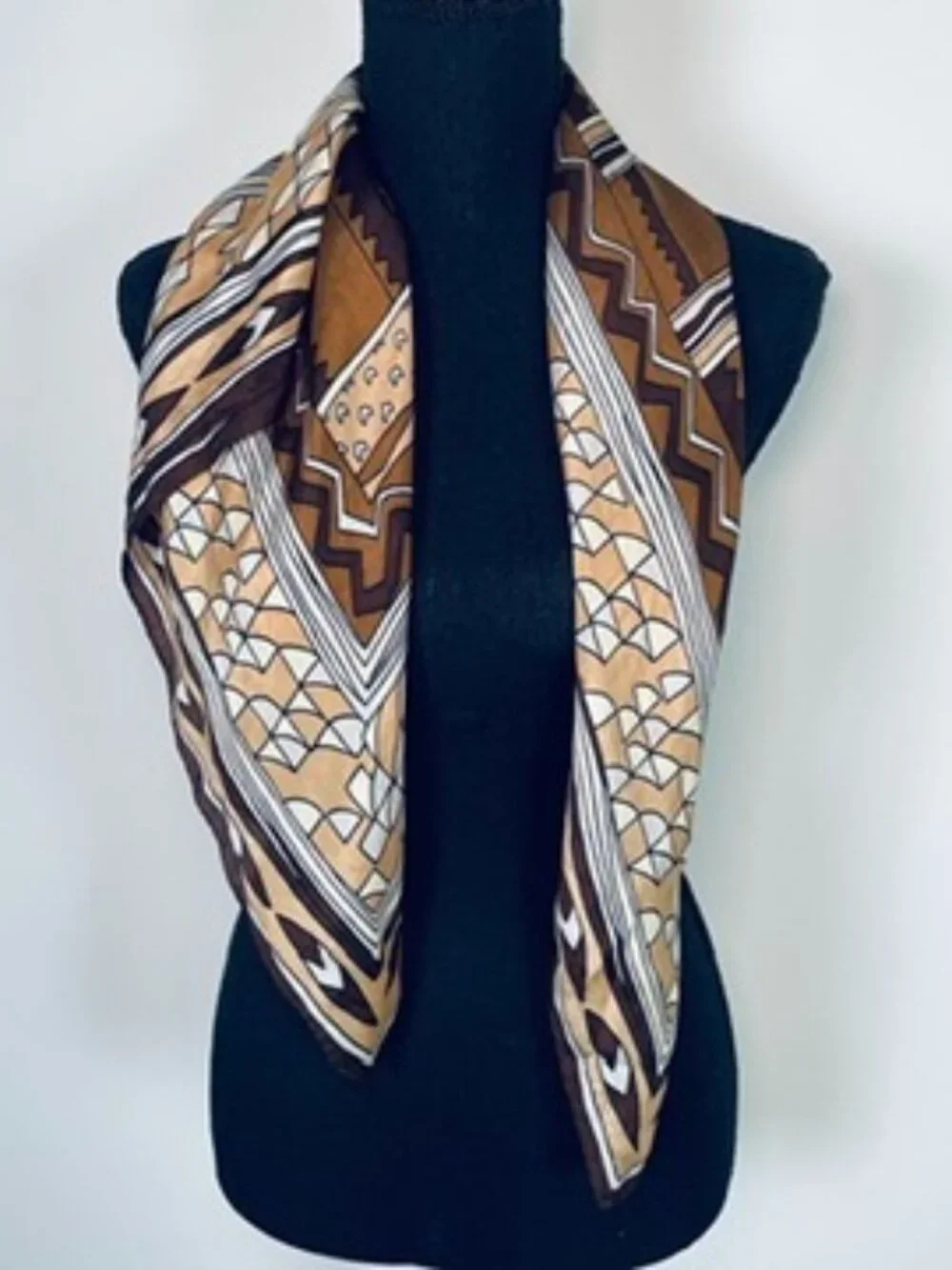 OSCAR DE LA RENTA Vintage 100% Silk Geometric Square Scarf 31